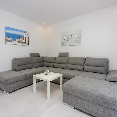 Amarie 2 Apartment